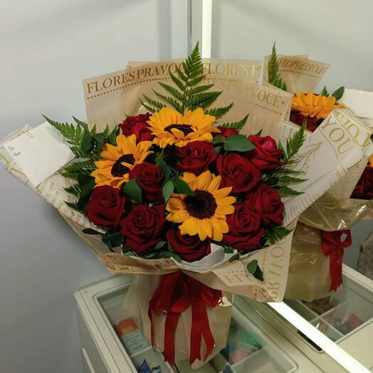 Buquê de Rosas e Girassois