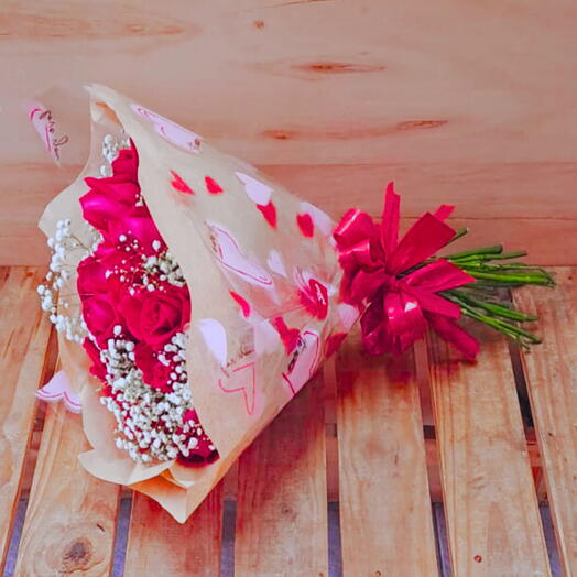 Bouquet com 12 rosas vermelhas Te Amo