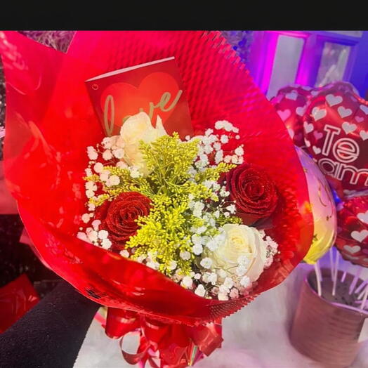 Buquê 4 Rosas Mistas