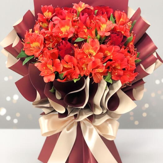 Buquê de Rosas com Astromelias