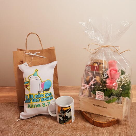 Caixote Doce com caneca e almofada
