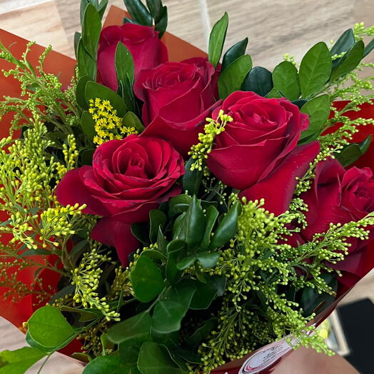 Caixinha de Chocolate + Buquê Rosas 6