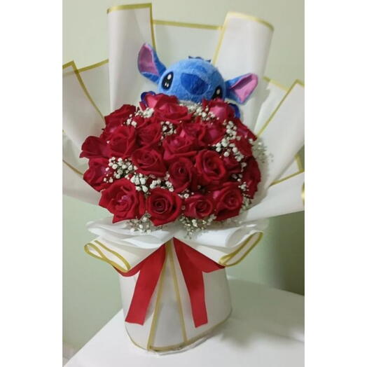 Buquê Luxo com Rosas Vermelhas e Pelucia Stitch