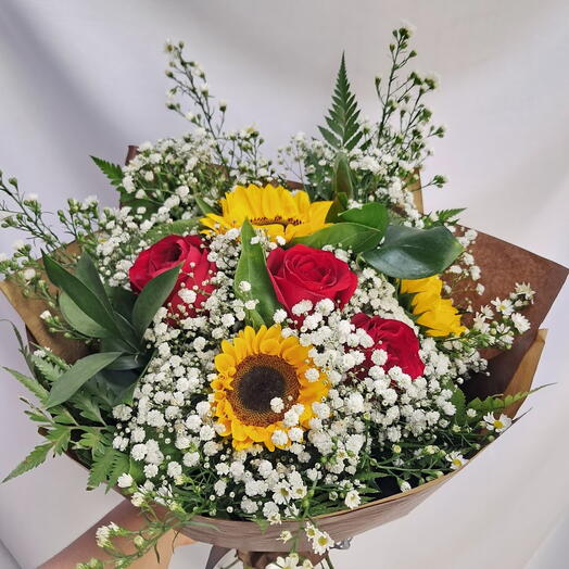 Buquê de 3 Girassois e 3 Rosas