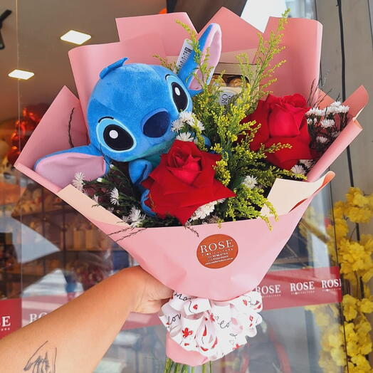 Buquê Stitch C/ 2 Rosas, Ferrero Rocher 100g e Pelucia Stitch PP