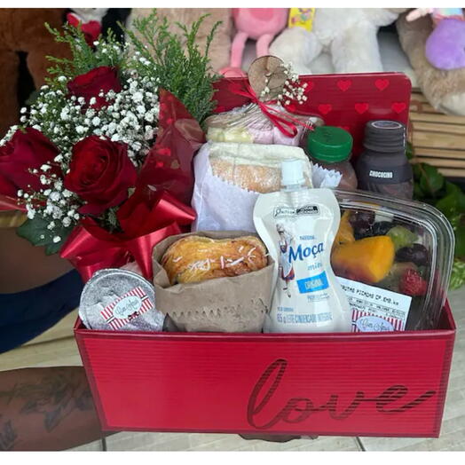 Cesta de Cafe da Manhã Supreme com Rosas