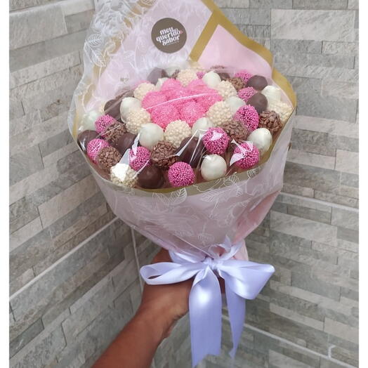 Buquê de chocolate com Uvas + Pelucia, Balão coração e Bilhete