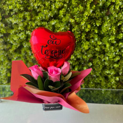 Arranjo com Rosas Rosas + Balão Te Amo