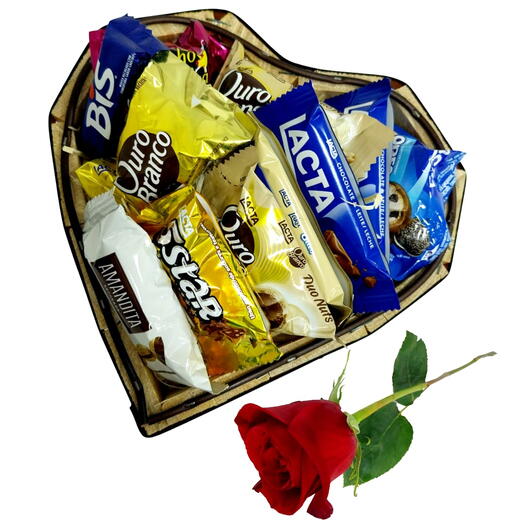 Coraçao de Chocolate e Uma Rosa
