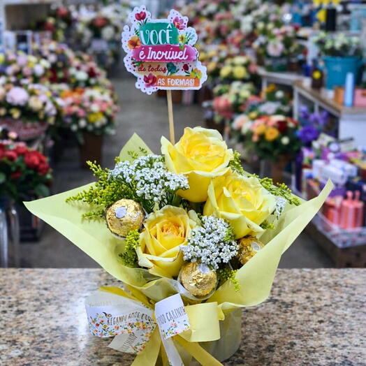 Arranjo de Rosas Amarelas com 3 Bombons Ferrero Rocher