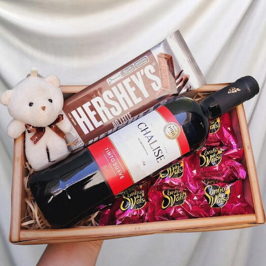 Mini Bandeja com Vinho, Chocolates e Ursinho