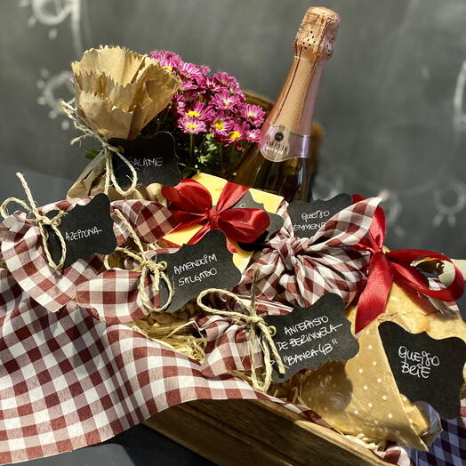 Queijos e Espumante na Bandeja