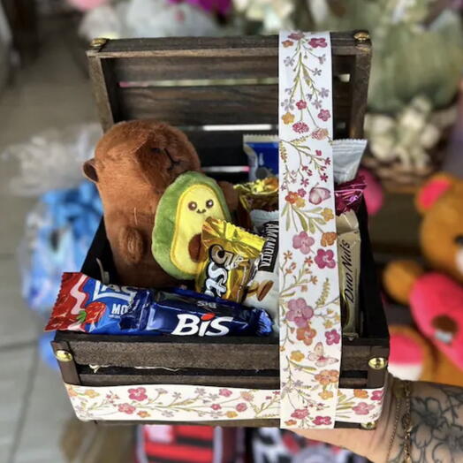 Bau com capivara chaveiro