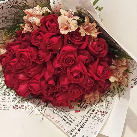 Buquê 50 Rosas