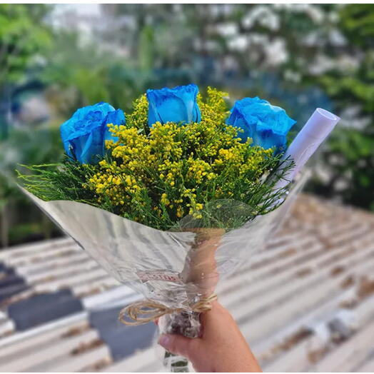 Mini Buquê Com 3 Rosas Coloridas