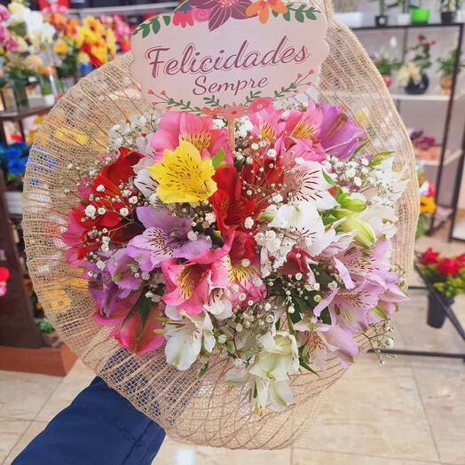 Buquê Felicidades De Astromelias na Tela