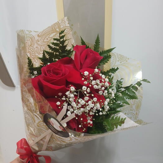 Elegante Trio de Rosas Importadas