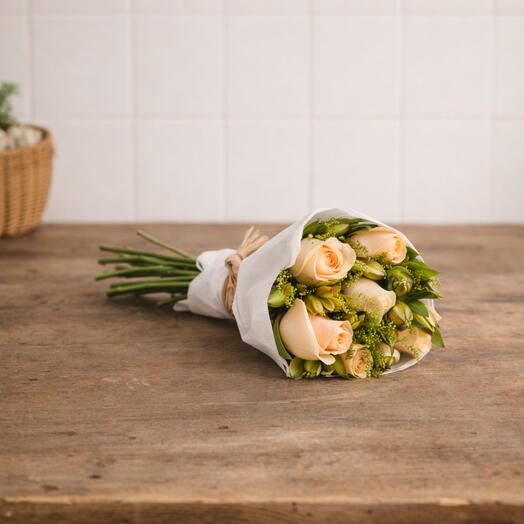 Buquê de Flores Mistas em Tons Champagne | La Floricultura