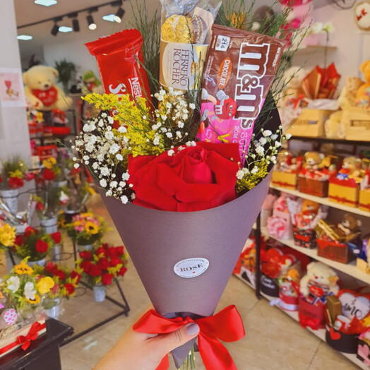 Cone C/ 1 Rosa e Chocolates