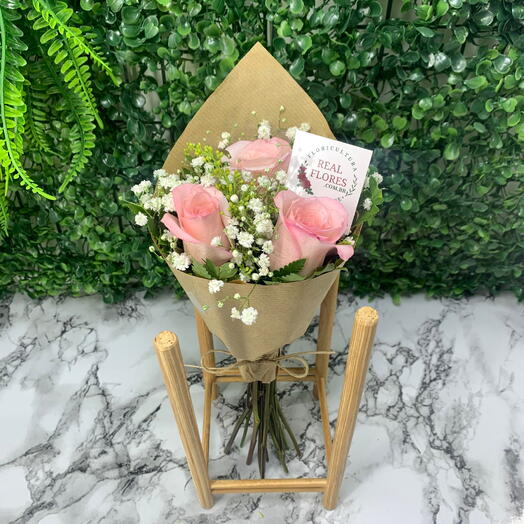 3 Rosas Cor de Rosa no Kraft