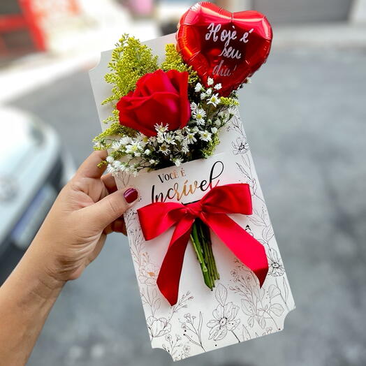 Arranjo de Rosa Solitaria no Card