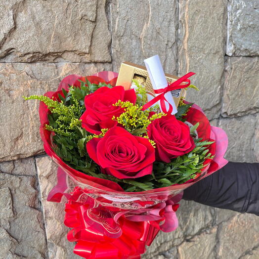 Buquê de 3 Rosas Vermelhas Com Ferrero 4 Unidades
