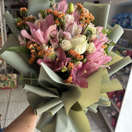 Buquê lirios rosas deluxe