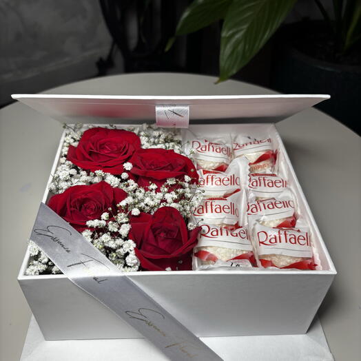 Box livro Tamanho M com Rosas e Rafaello