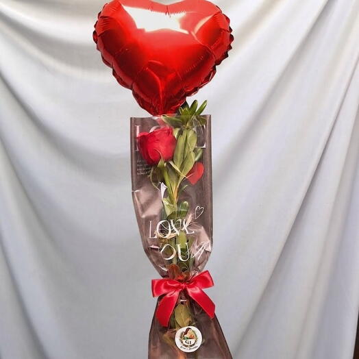 Rosa Solitaria com Balão Coração