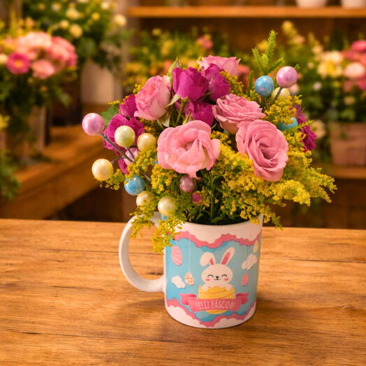 Arranjo com flores variadas caneca Feliz Pascoa