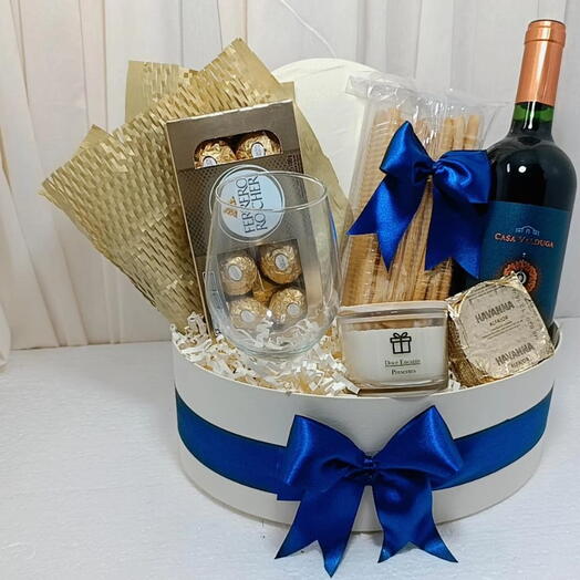 Cesta de vinho -Taça, Chocolate e Petisco