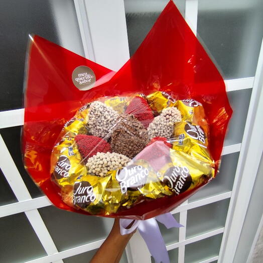 Buquê de Morangos e Bombons Sonho + kit