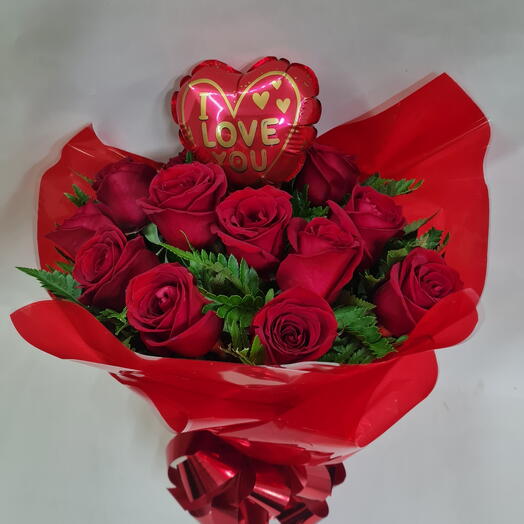 Buque eu amo co. 10 rosas e balão