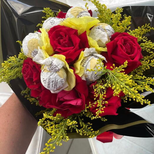 Buquê 6 Rosas Vermelhas com 6 Trunfas Cacau Show