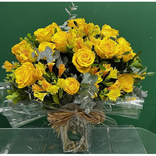 Jarra Sol de Primavera Com Rosas Amarelas