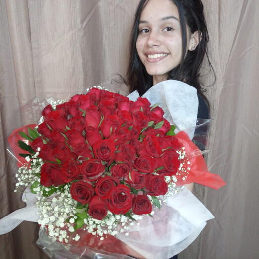 Maravilhoso Buquê com 60 Rosas Vermelhas