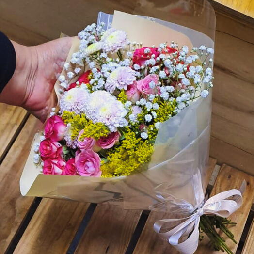 Bouquet com Mini Rosa Spray e Pom Pom