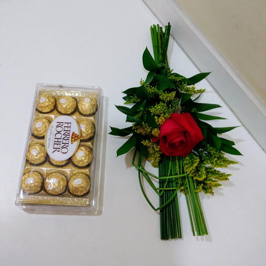 Arranjo de Rosa Vermelha com Chocolate