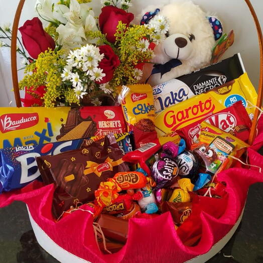 Cesta de Chocolates Variados C/ Arranjo de Rosas e Urso