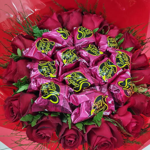 Buque de chocolate  com rosas