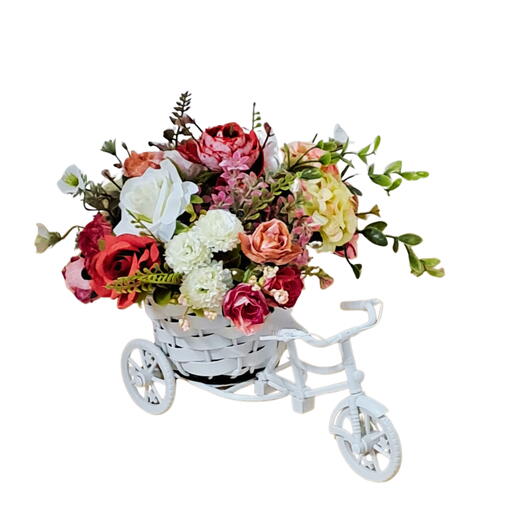 Arranjo bicicleta branca com flores artificiais variadas
