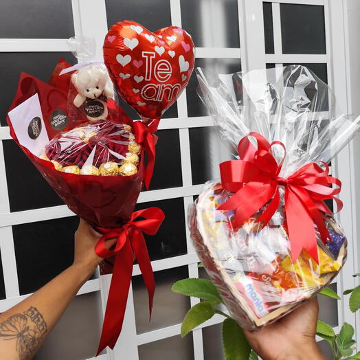 Buquê de Chocolate com Ferrero Rocher e Rosas Coração + Cesta de Chocolate