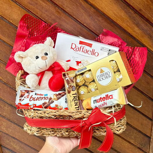 Cesta de Pascoa com Chocolates Premium + Pelucia e Ferrero Rocher