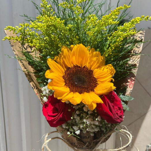 Ramalhete de Rosas e Girassol