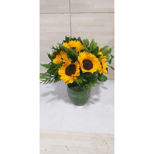 Arranjo de Girassol no Vaso de Vidro