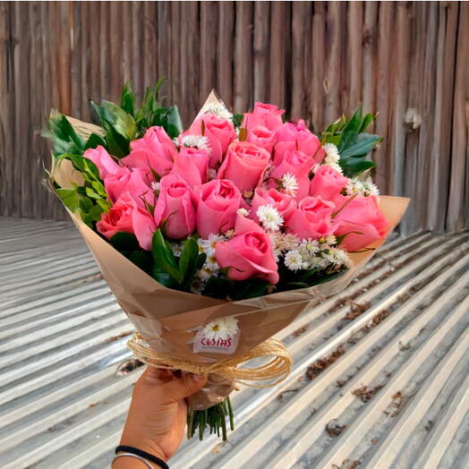 Buquê com 20 Rosas - Escolha a cor: amarelas, cor de rosa, azuis, lilas, brancas ou azuis