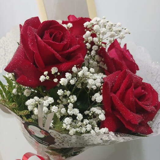 Buquê com 4 rosas