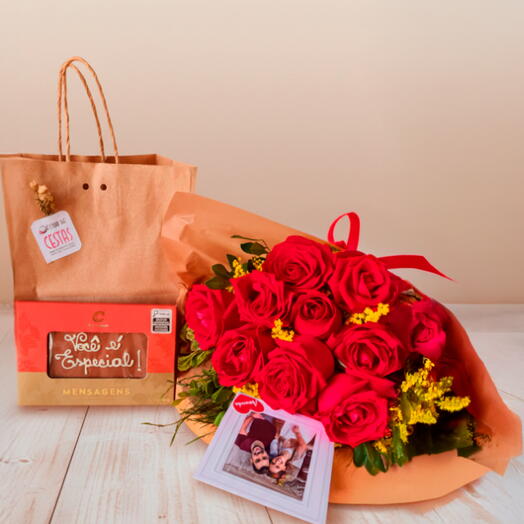 Buquê com 10 Rosas Personalizado com Foto e Doce Mensagem- Cia do Cacau