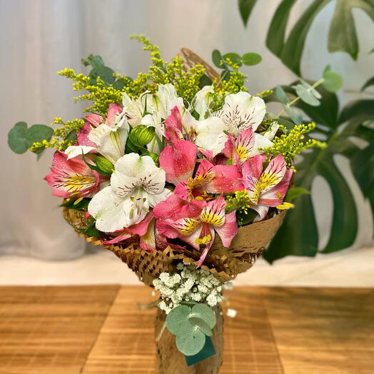 Buquê 6 Hastes Astromelias