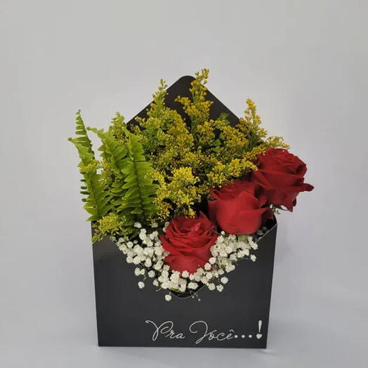 Caixa envelope Com Rosas vermelhas